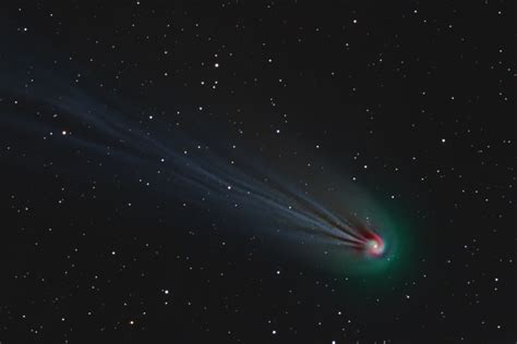 vallestad|Stunning Comet Spiral Offers Glimpse of Icy Snowball at Its Core.